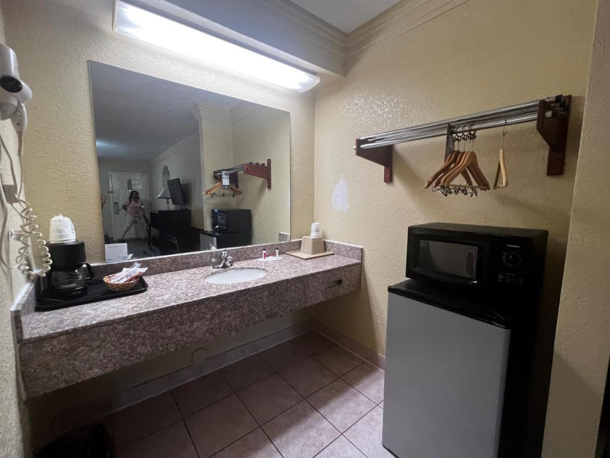 Express Inn Кейти Екстериор снимка