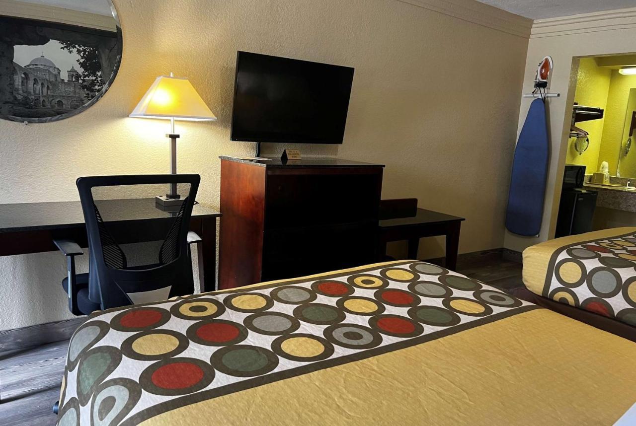 Express Inn Кейти Екстериор снимка