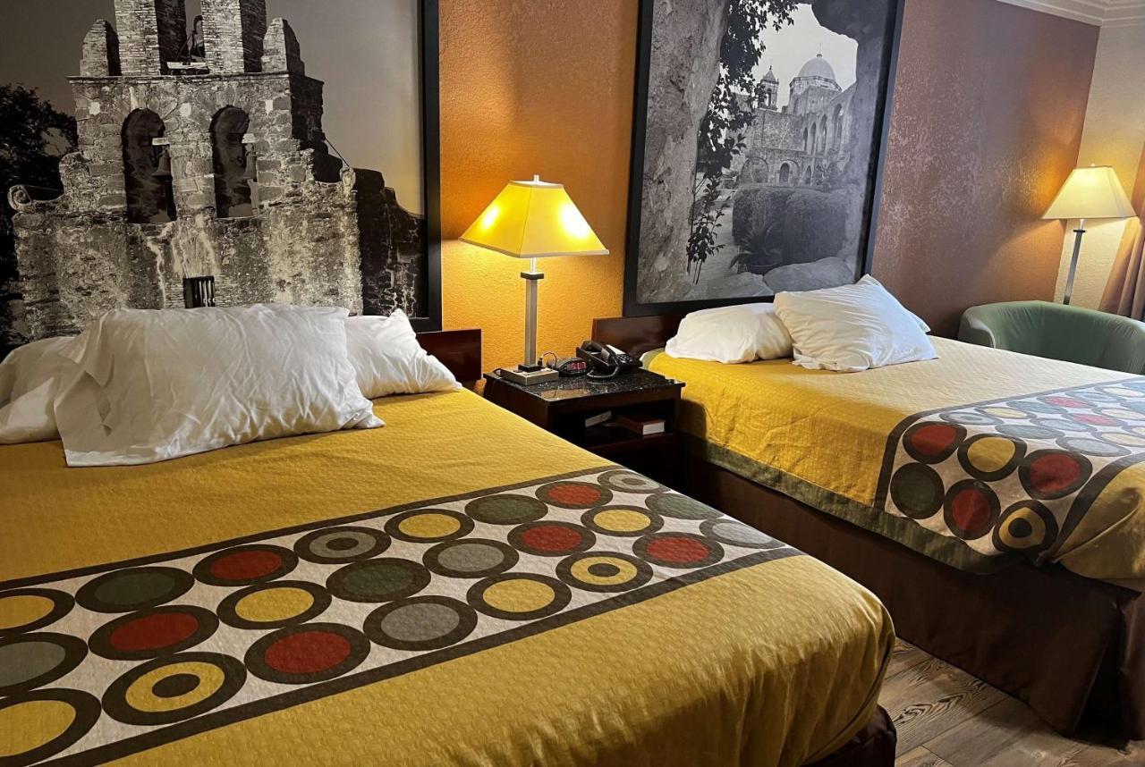 Express Inn Кейти Екстериор снимка
