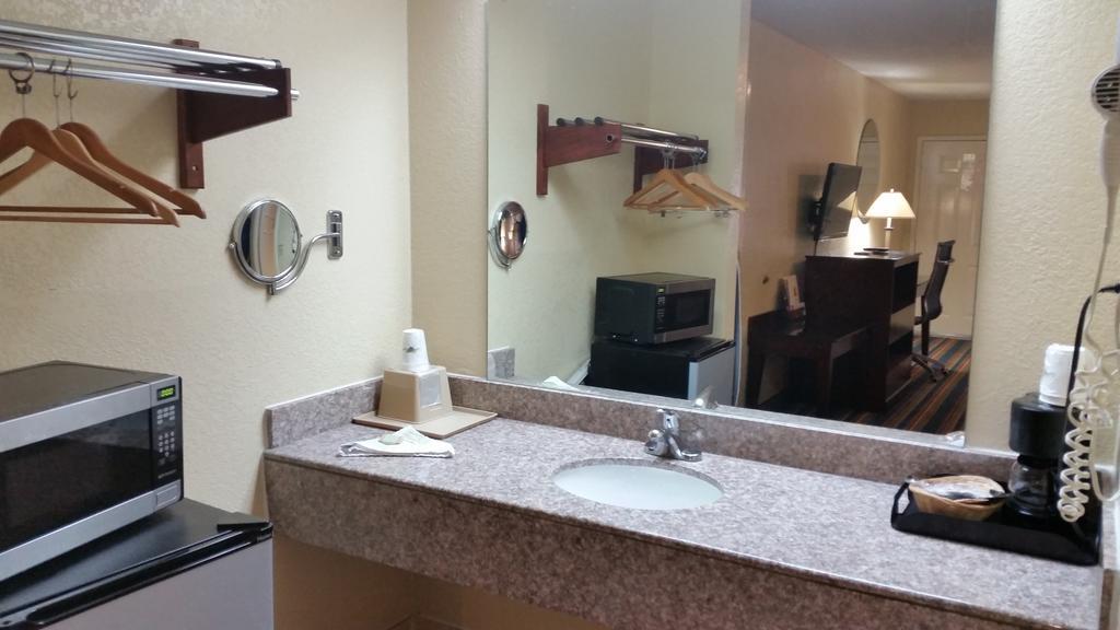 Express Inn Кейти Екстериор снимка