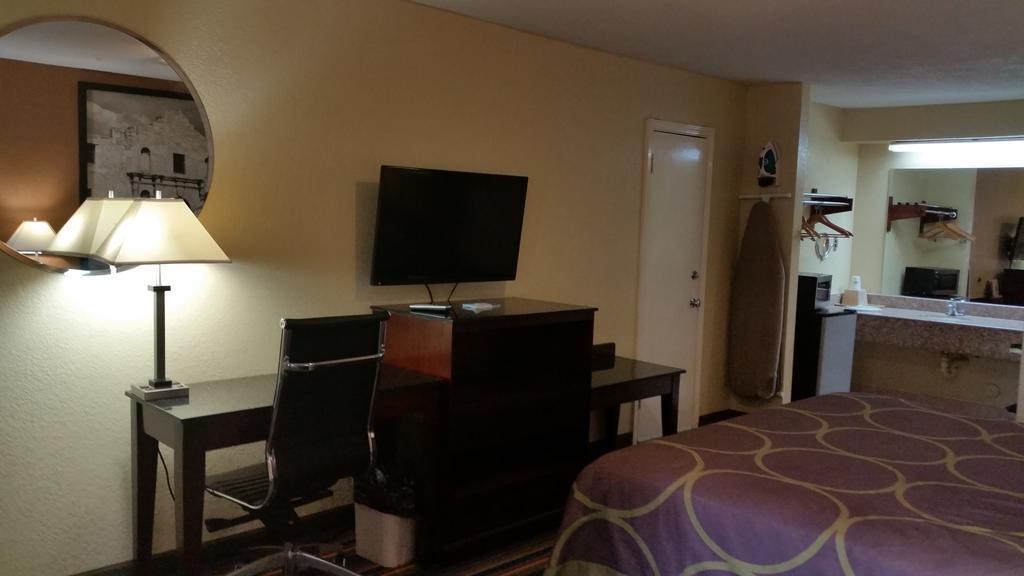 Express Inn Кейти Екстериор снимка